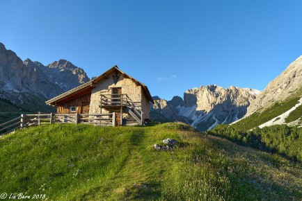 Berghütte im Naturpark Puez-Geisler, Dolomiten