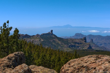 Blick vom Pico de las Nieves auf Roque Nublo und Teide II